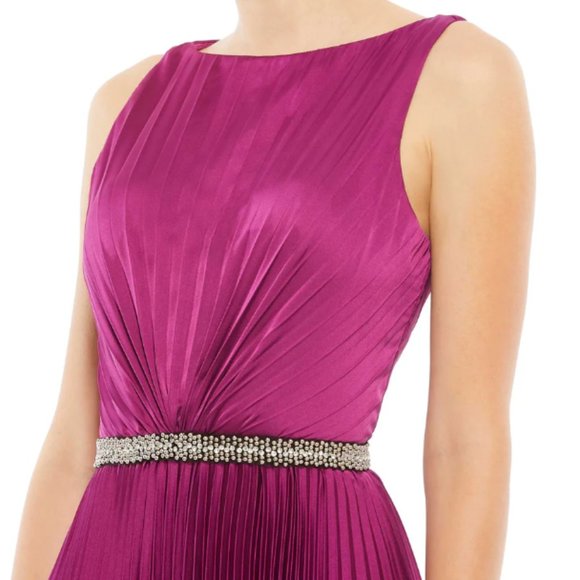 MAC DUGGAL PLEATED SLEEVELESS BATEAUSATIN BERRY GOWN sz 8 - Picture 3 of 5